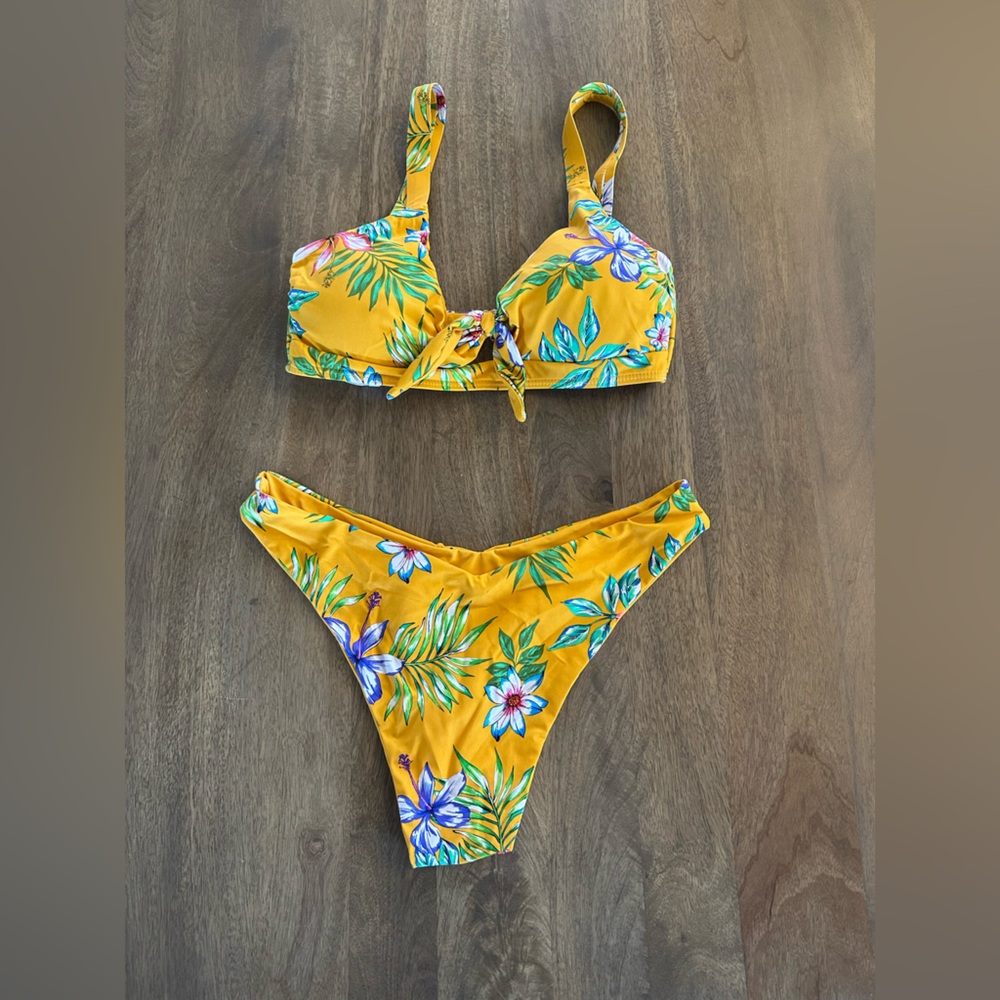 Two piece bikini set tropical pattern